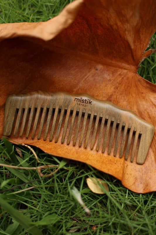 Sandal Ağacı Ahşap Tarak – Kıvırcık/Dalgalı/Tüm Saçlar İçin Doğal Bakım